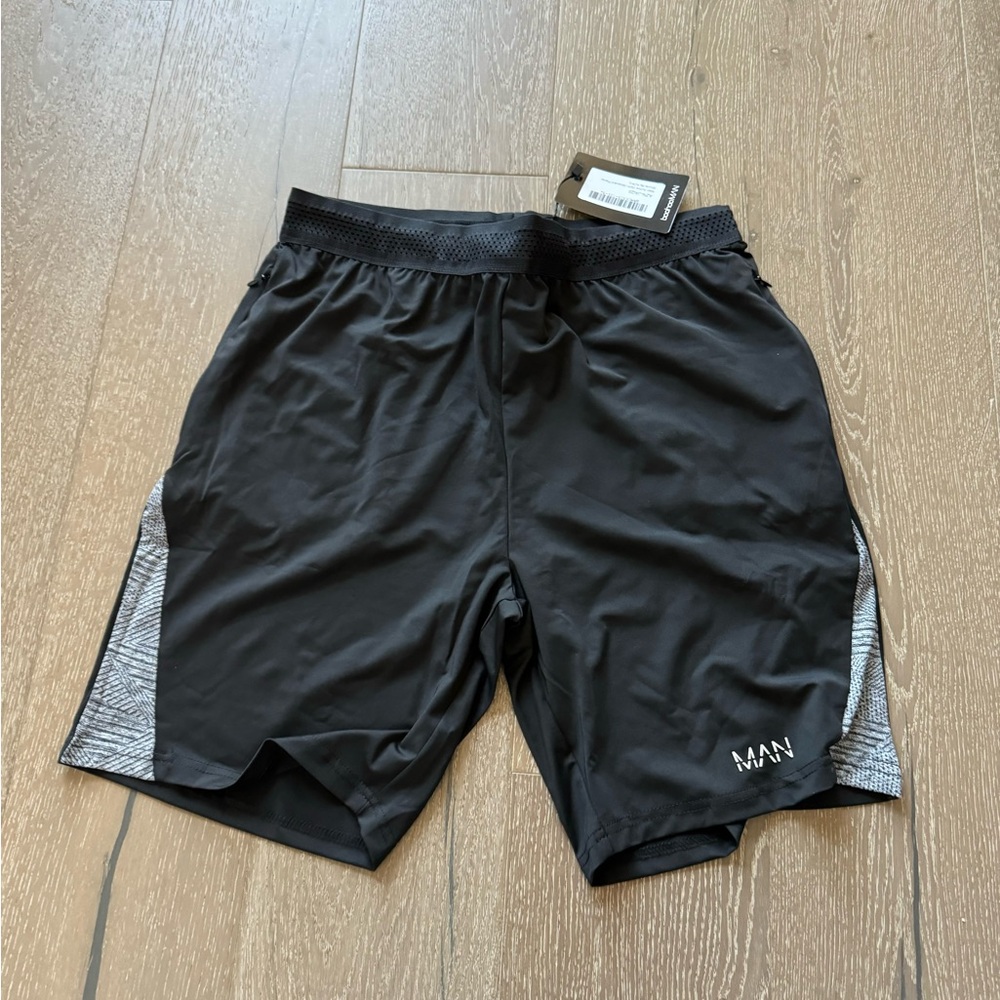 Boohoo Man active Man jacquard panel shorts